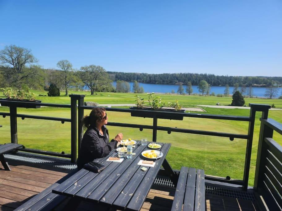 Nyrenoverat Strandnaera Med Fantastisk Utsikt Rimbo Zewnętrze zdjęcie