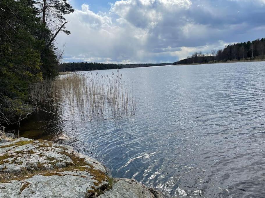 Nyrenoverat Strandnaera Med Fantastisk Utsikt Rimbo Zewnętrze zdjęcie